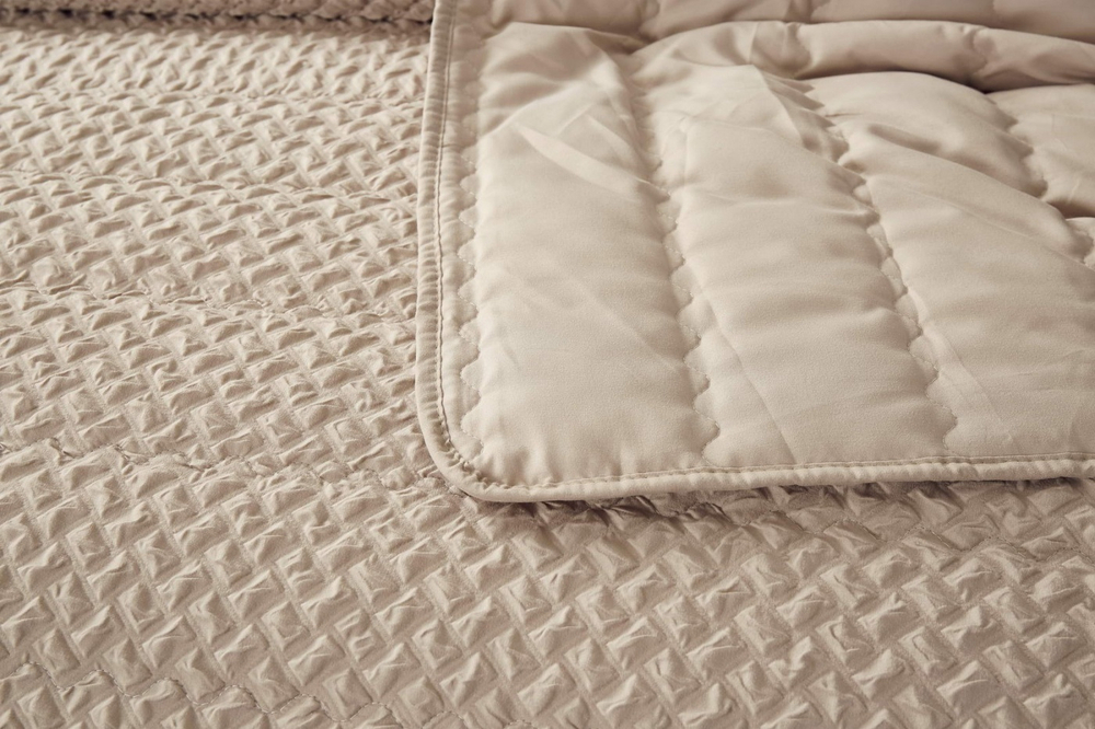 Покрывало 230х250 и 2 наволочки 50х70 Sofi De MarkO Ирма бежевое