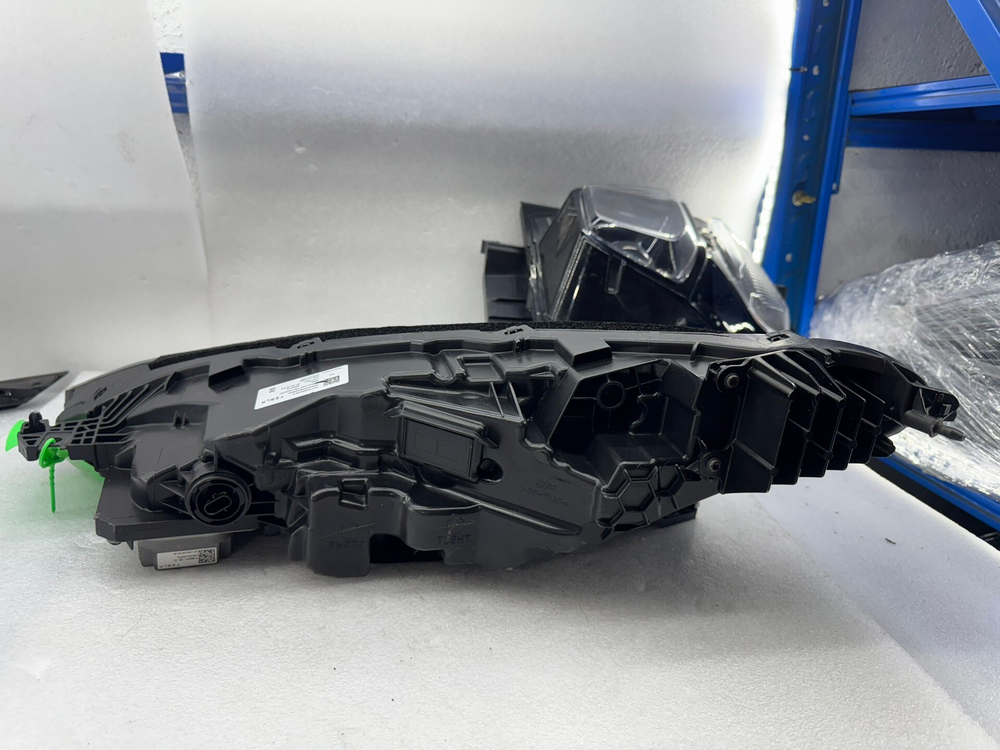 Оригинальная LED фара для Tesla Model 3 (2023)