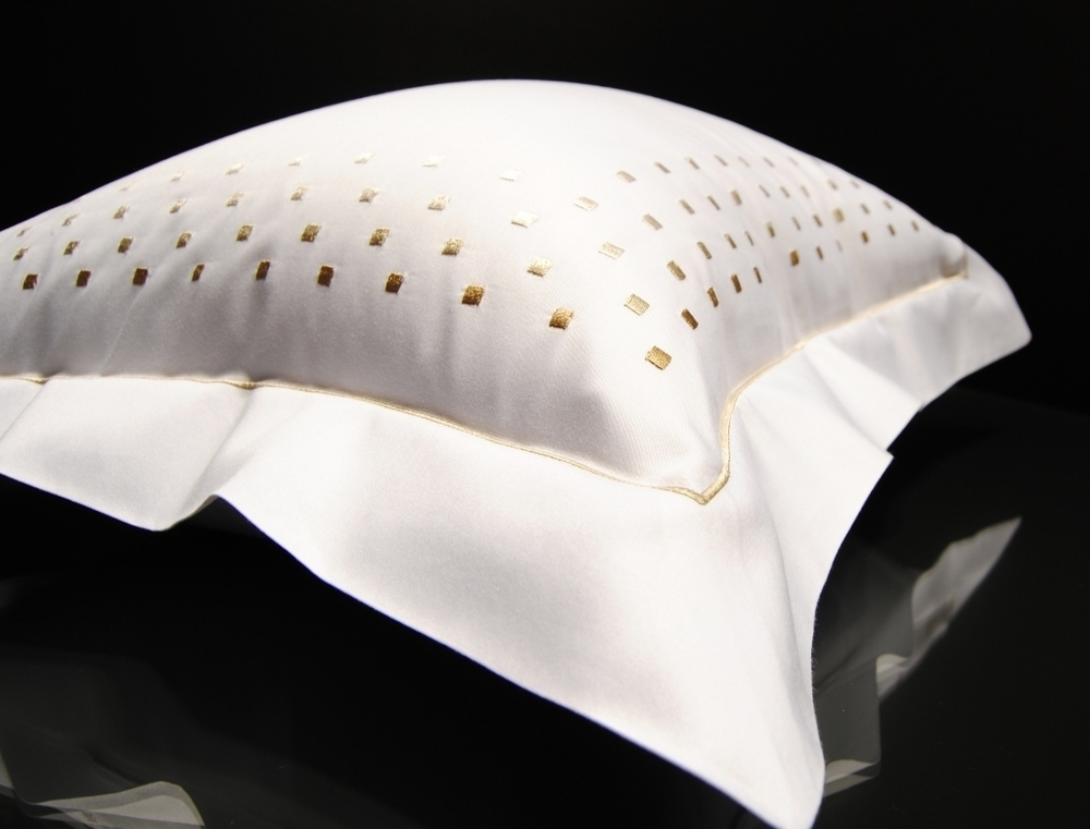 Пододеяльник 200х220 Christian Fischbacher Luxury Nights Dancing Squares 560 золотой Швейцария цвет