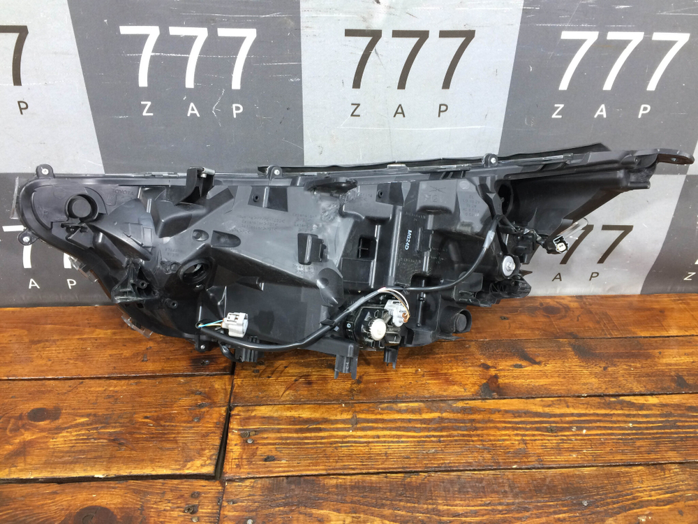Фара правая LED Toyota RAV4 V (XA50) 18-нв Б/У Оригинал 8114542840