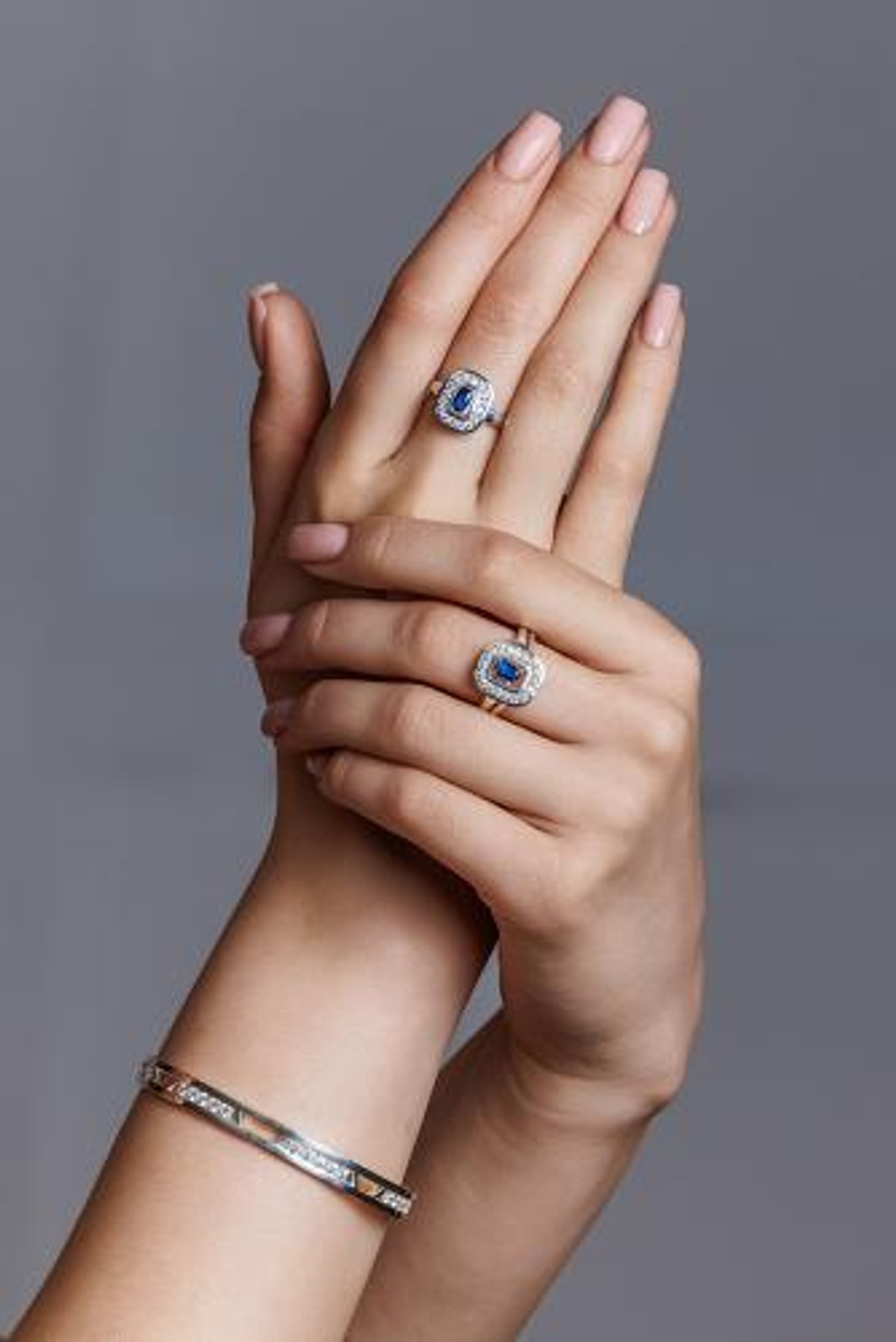 Кольцо сборное из серебра со вставками из зелёного и бесцветных фианитов