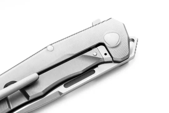 Нож складной Lion Steel Q4ttro Q4 Q4 CF - сталь MagnaCut, рукоять серый титан + карбон