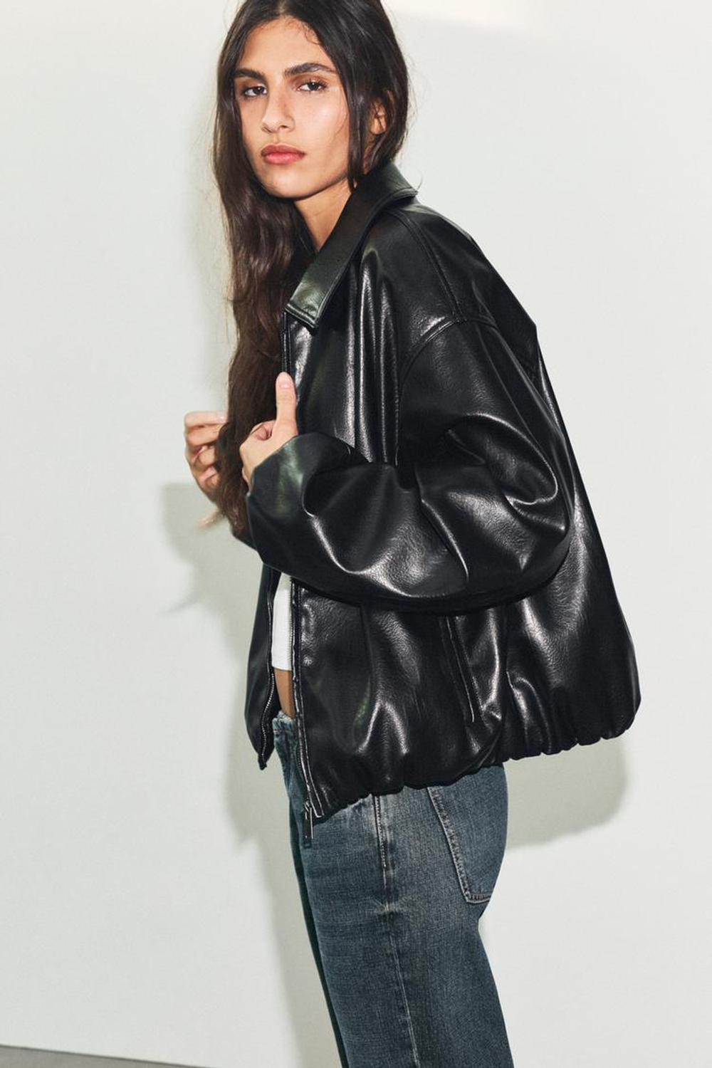 ZARA БОМБЕР ИЗ ИСКУССТВЕННОЙ КОЖИ, ЧЕРНЫЙ