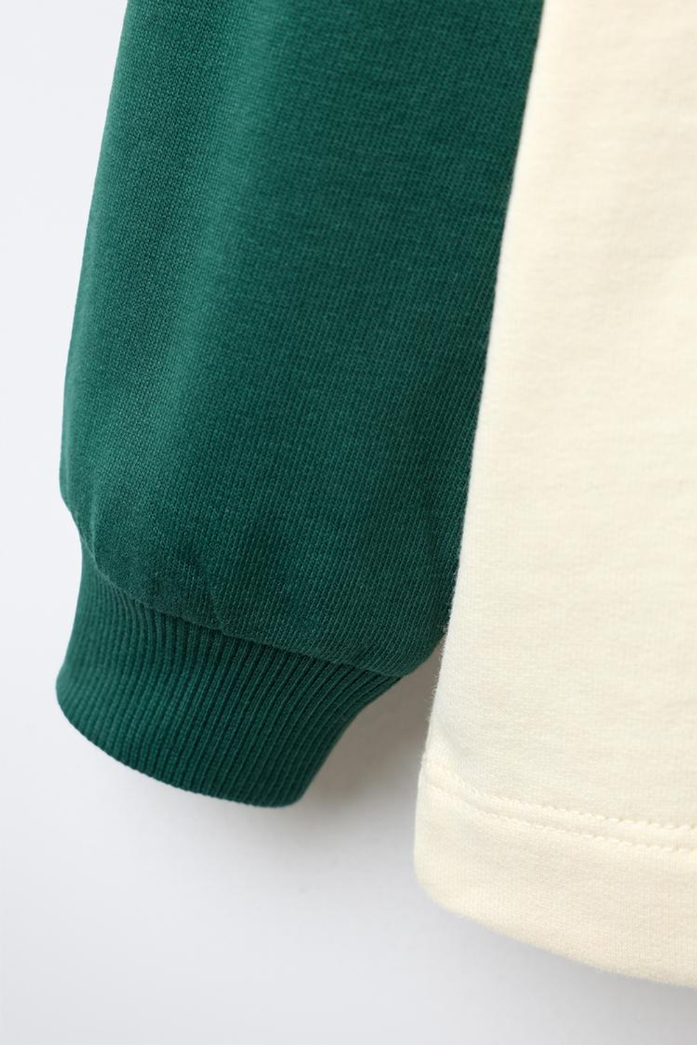 ZARA ФУТБОЛКА С РУКАВАМИ РЕГЛАН И КОНТРАСТНЫМИ ДЕТАЛЯМИ, ЗЕЛЕНЫЙ