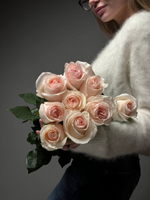9 нежно розовых роз