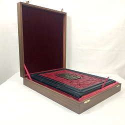 Книга "Русская охота" в переплете из натуральной кожи в футляре