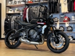Triumph Trident 660, 2021 черный глянцевый