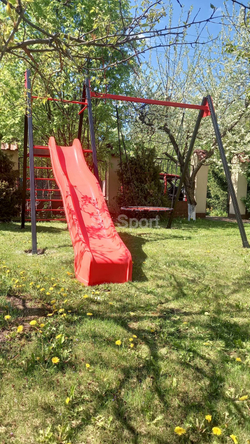 Монтаж уличных качелей Sv Sport с горкой