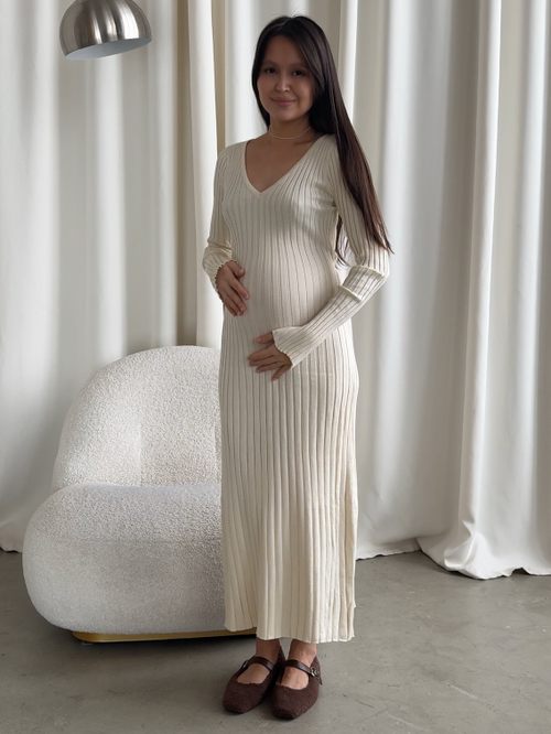 Платье вязаное, средней длины, с v-вырезом, на завязках