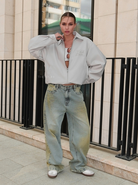 Светло-серый хлопковый бомбер с лого на груди