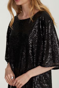 Платье-футболка с пайетками черного цвета