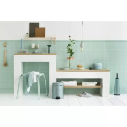 Brabantia - Контейнер для мусора NewIcon 5л мятный / артикул   112942  / GTIN 8710755112942