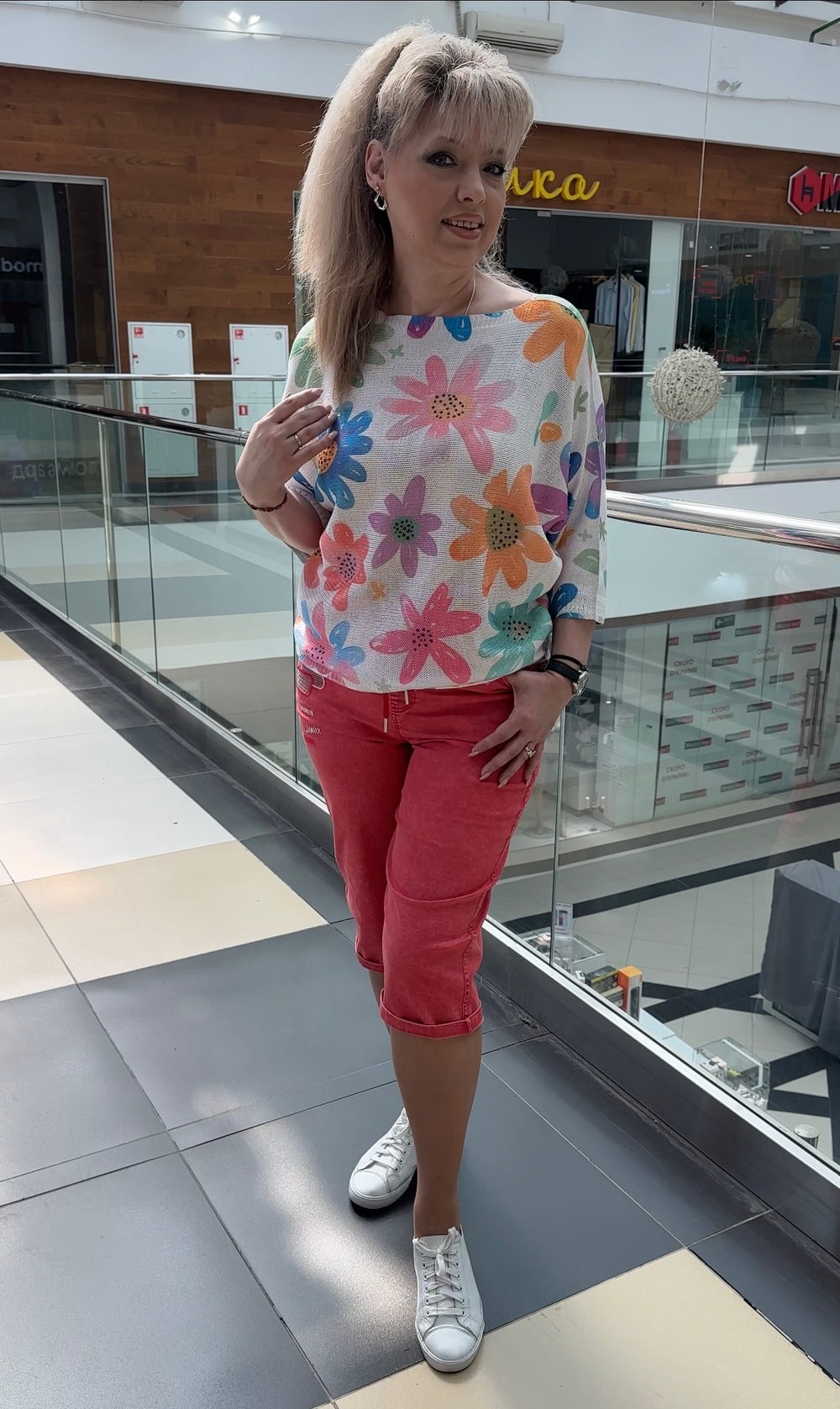 Капри в коралловом цвете