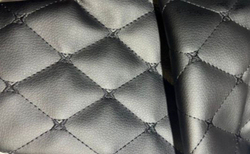 Стёганая чёрная экокожа на поролоне 3 мм. со спанбондом (чёрная нить Бабочка) 140см. х 100 см.