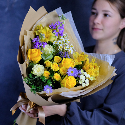 Купить Яркий осенний букет с астрами и ромашками #647