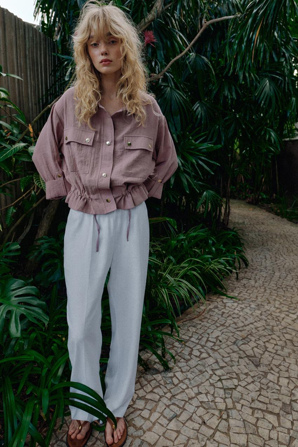 ZARA КОРОТКАЯ КУРТКА С ПОДВЕРНУТЫМИ РУКАВАМИ, ЦВЕТ МАЛЬВЫ