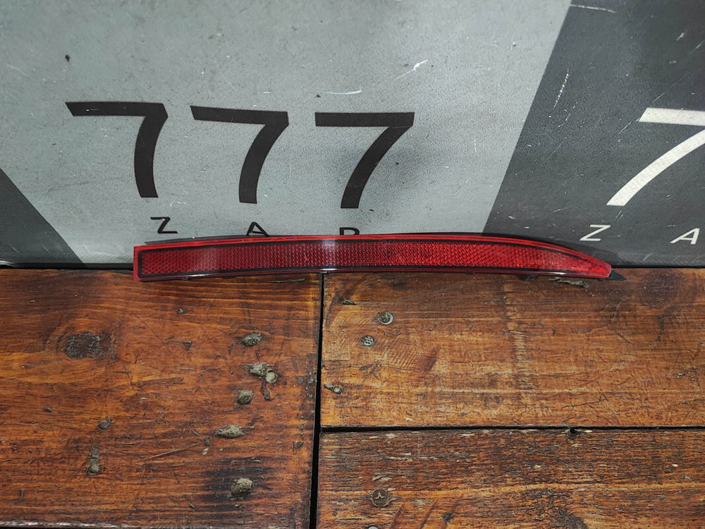 Катафот заднего бампера Volkswagen Touareg 3 18-нв Б/У Оригинал 760945106