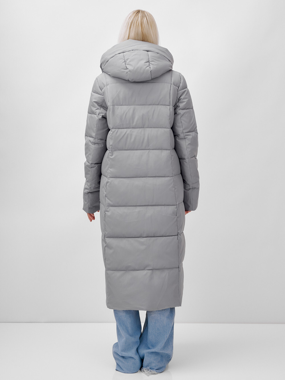 Пальто утепленное стеганное зимнее с капюшоном женское серого цвета 9620Sr