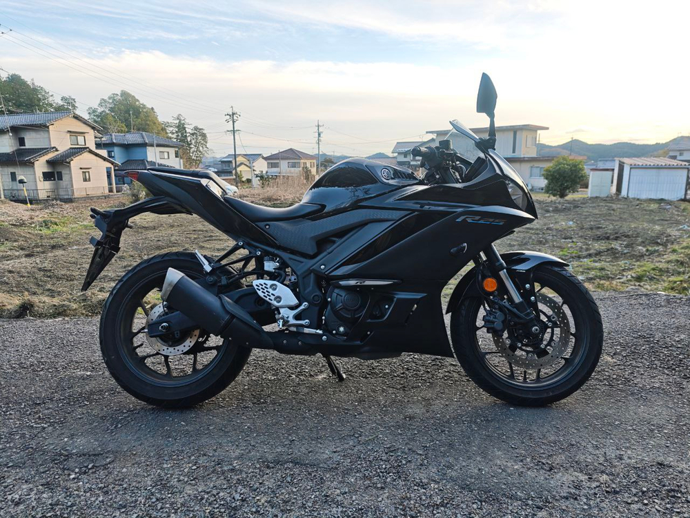Yamaha YZF-R25 2023