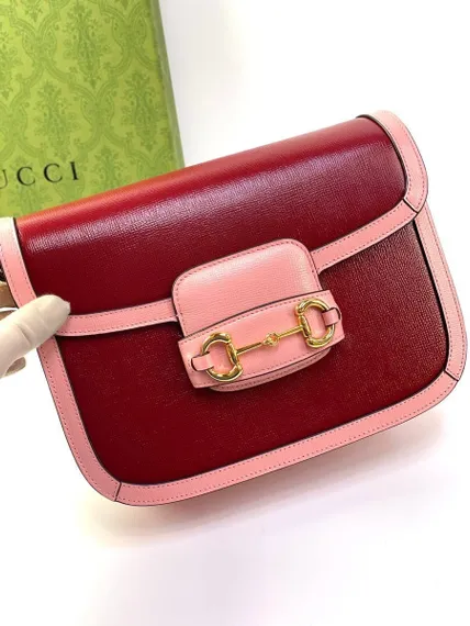 Маленькая сумка на плечо Gucci Horsebit 1955 розовый/темно-красный