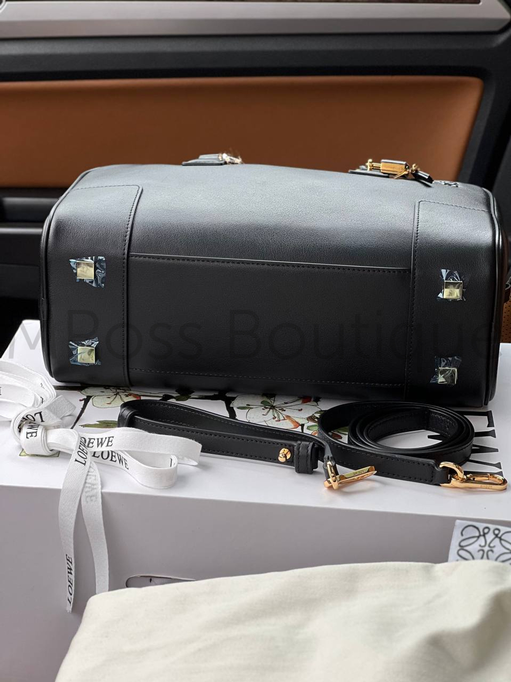 Сумка Loewe Amazona 28 из телячьей кожи наппа черная