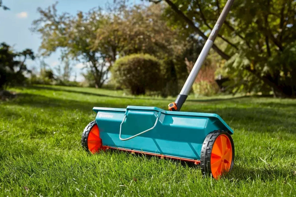 Разбрасыватель-сеялка 3 л (используется с ручкой комбисистемы)