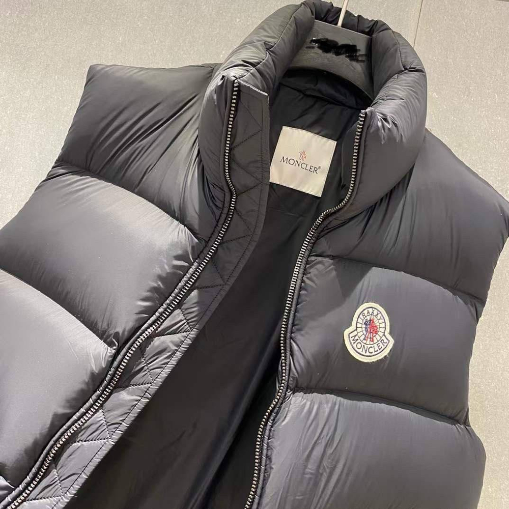 Безрукавка Moncler