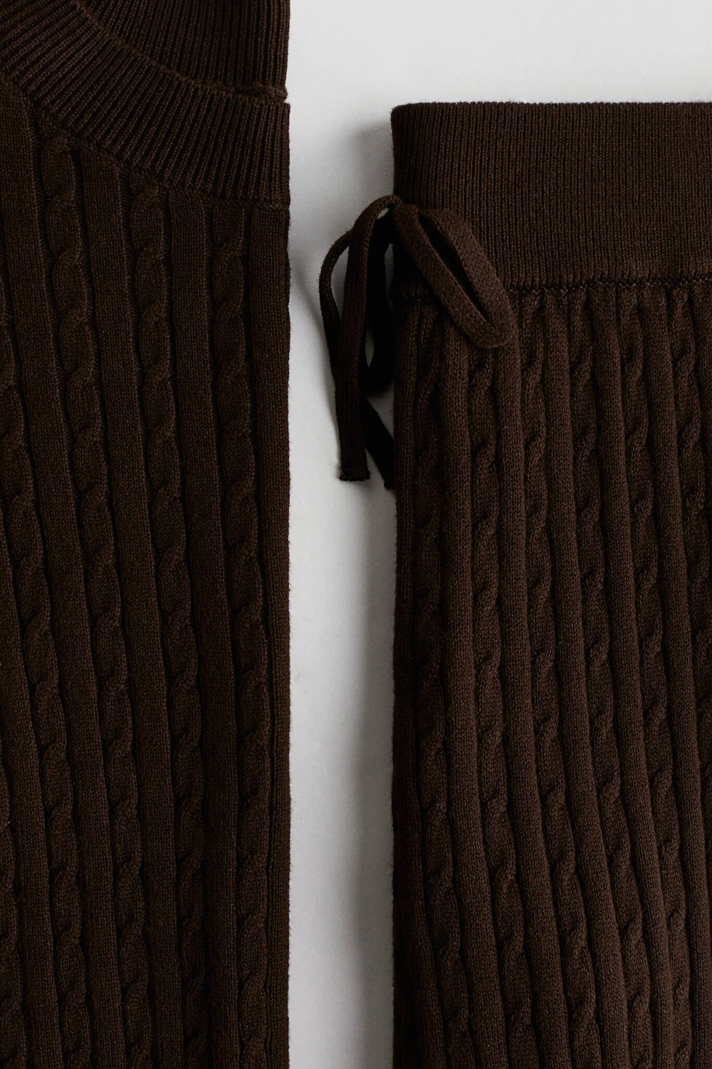 H&M Комплект из мягкого свитера фактурной вязки и брюк, темно-коричневый