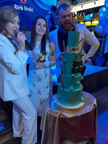 Шоу-торт цвета тиффани на корпоратив RICH MEDIA