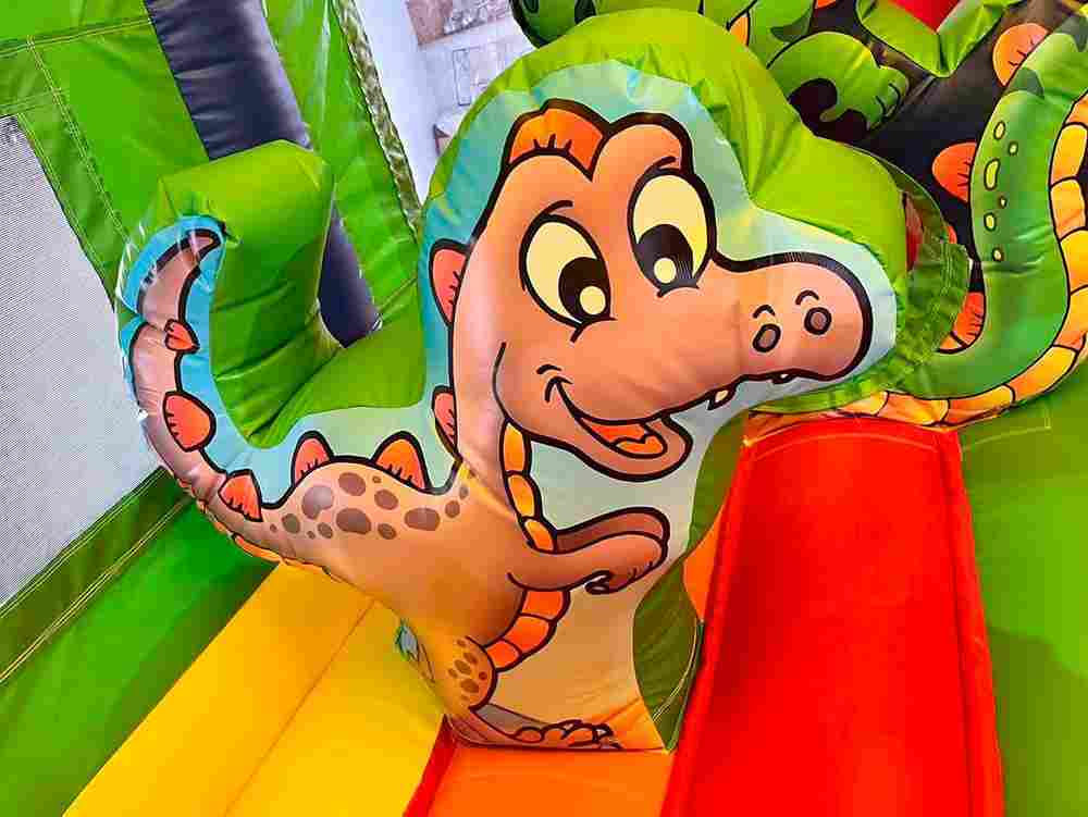 Коммерческий надувной батут «Динопарк 2» с крышей, 6*4*4,3 м