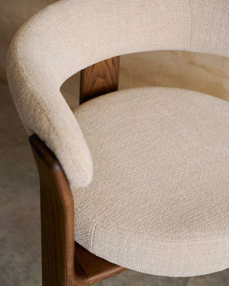 Стул Granite на 3 ножках из бежевого шенилла и массива ясеня в отделке орех