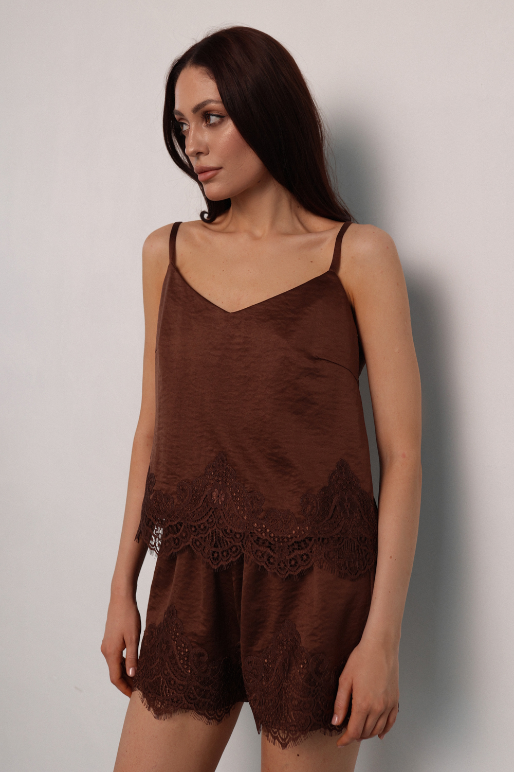 Комплект бельевой с кружевом шоколадный