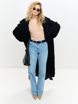 Шуба из натуральной шерсти черного цвета