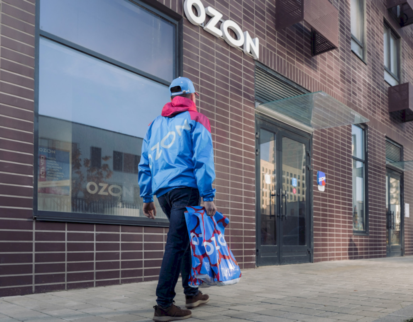 Ozon заявил о планах по выходу в офлайн