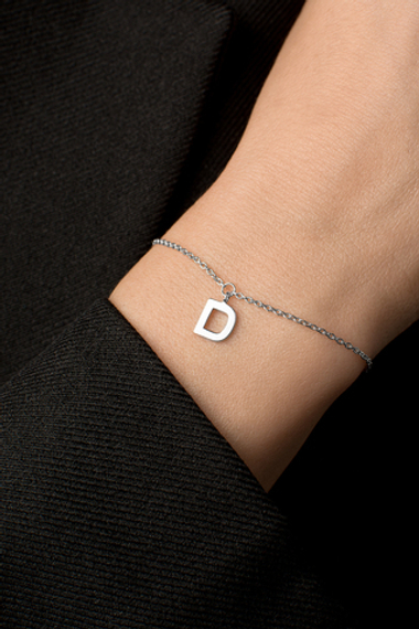 Серебряный браслет с буквой "D"
