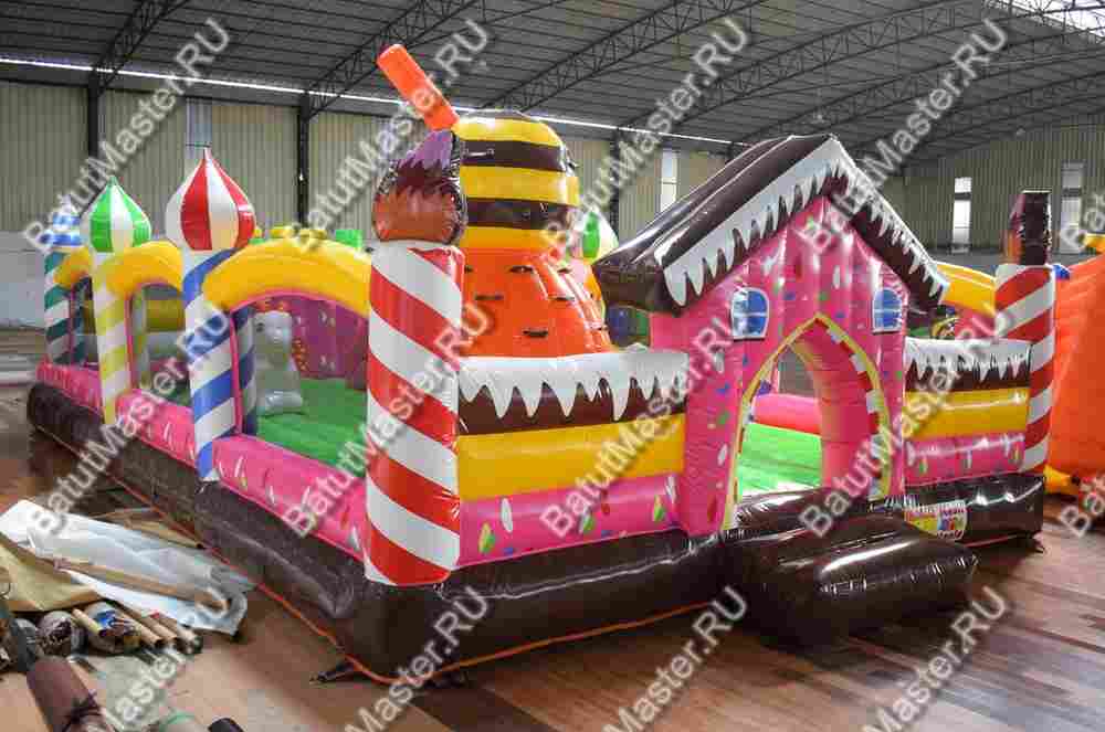 Коммерческий надувной батут "Десертный дом", 12*6*4,5 м.