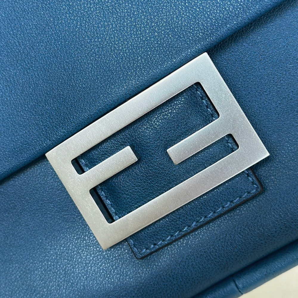 Fendi Baguette Chain Large 38 cm