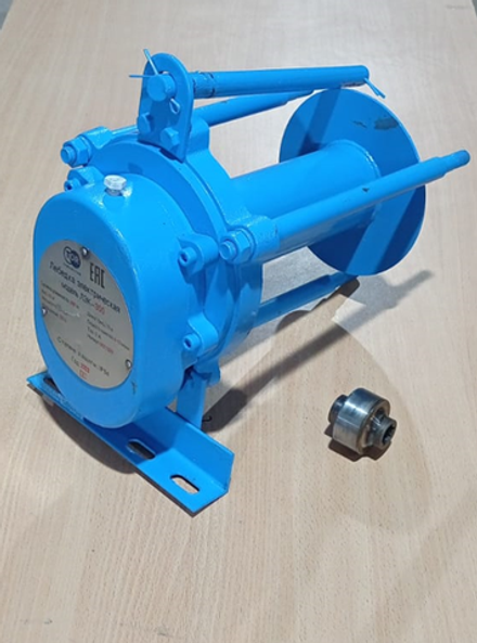 Редуктор подъема с барабаном для лебедок KCD 300 кг 70 м 220V