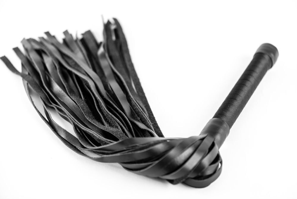 Черная кожаная плеть - 50 см. (Цвет: черный)