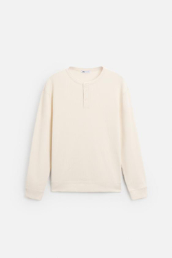 ZARA ФУТБОЛКА С ПУГОВИЦАМИ НА ВЫРЕЗЕ, ЭКРЮ