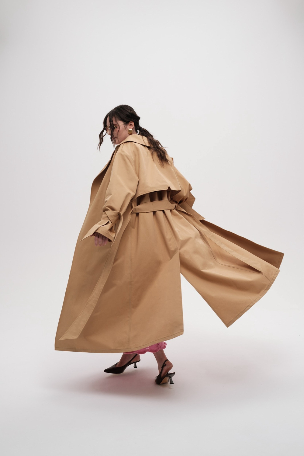 Бежевый тренч с двумя кокетками
