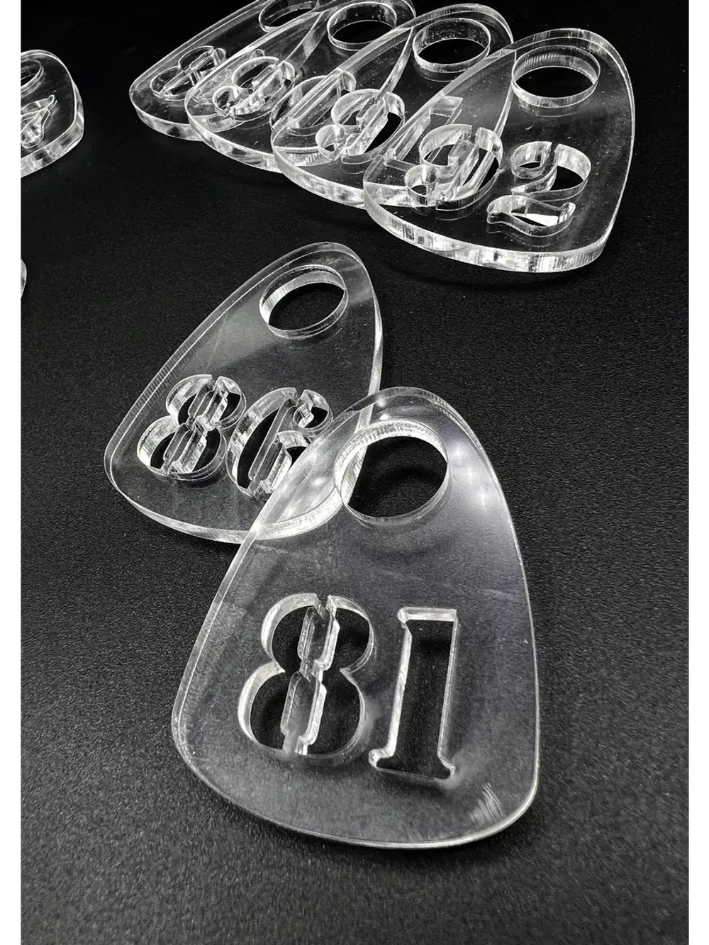 Номерки для гардероба прорезные