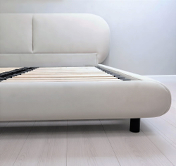 Двуспальная кровать с широким изголовьем Coco