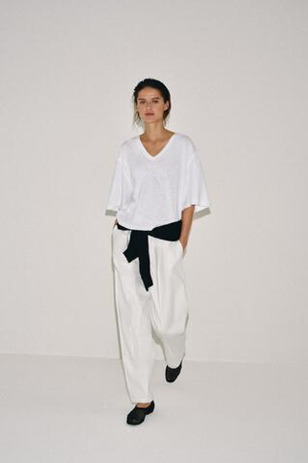 ZARA ФУТБОЛКА С V-ОБРАЗНЫМ ВЫРЕЗОМ, БЕЛЫЙ