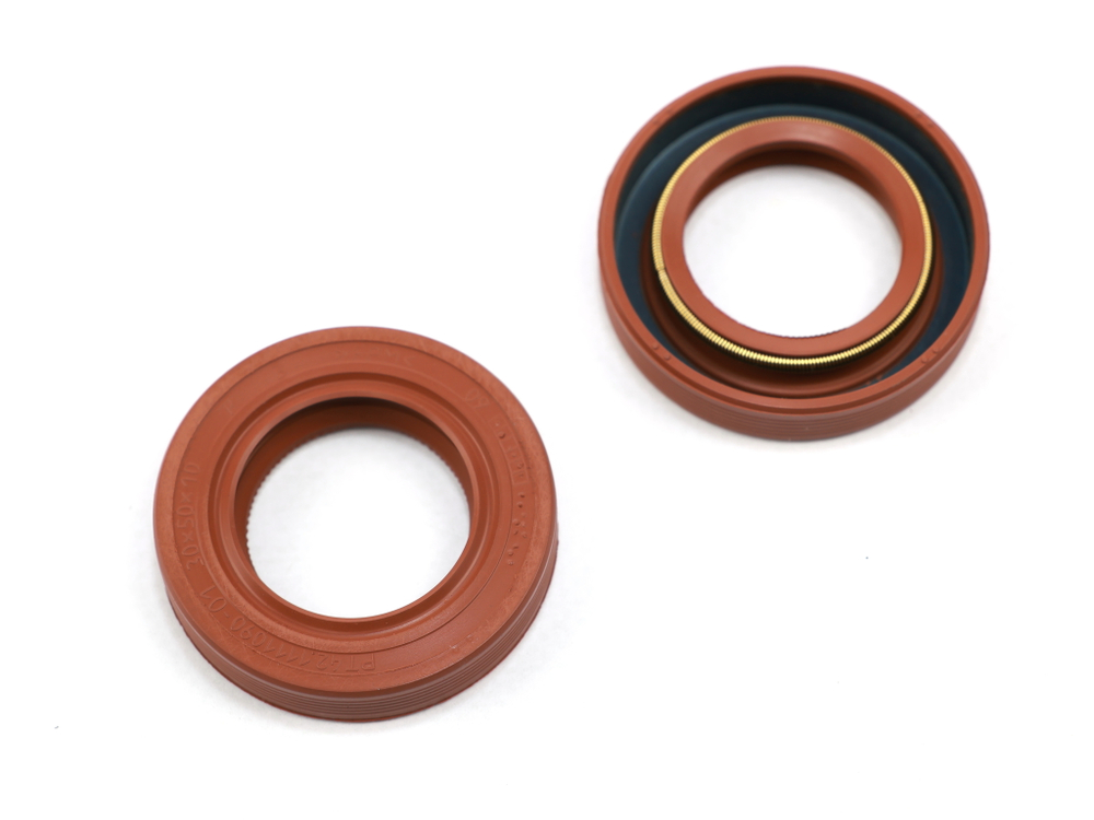 Сальник 30х50х10 а/м МАЗ дв. ЯМЗ-7511/42 ТНВД (красный с пружиной/FPM) Резинотехника г. Балаково ( ОЕ РТ 42.1111090 (FPM) )