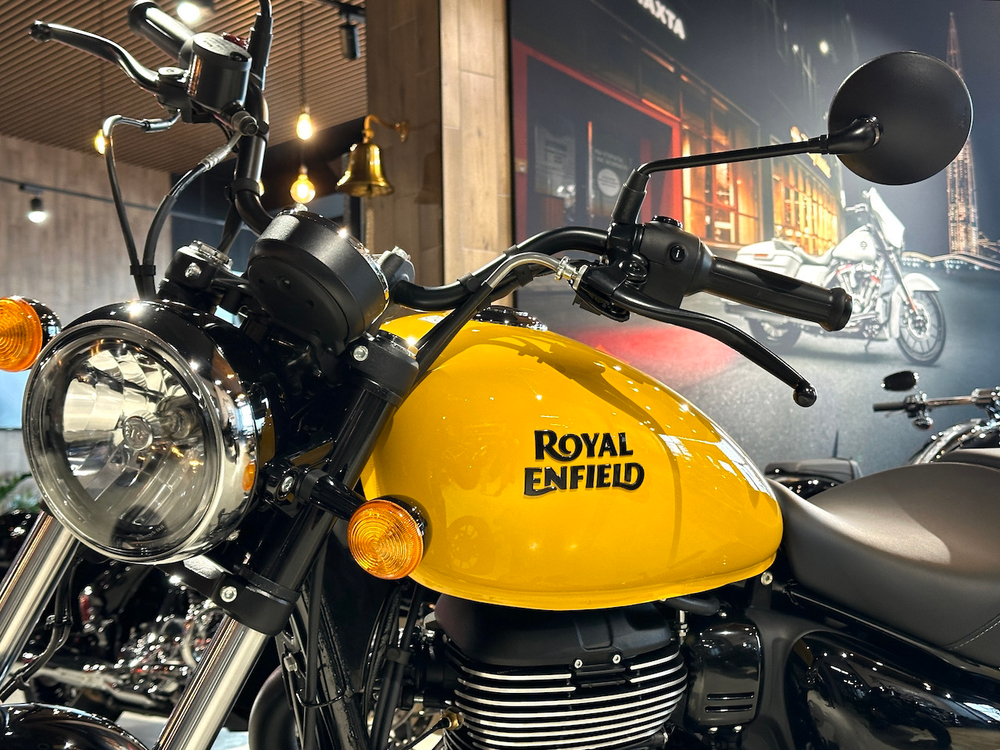 Royal Enfield Meteor 350 Fireball Yellow