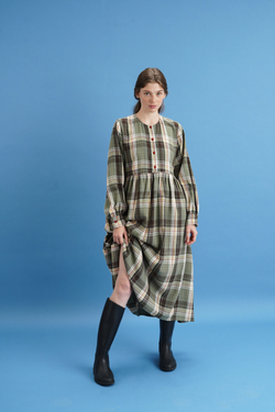 Платье оверсайз "жабо без жабо" с длинным рукавом, пыльно-зеленая клетка