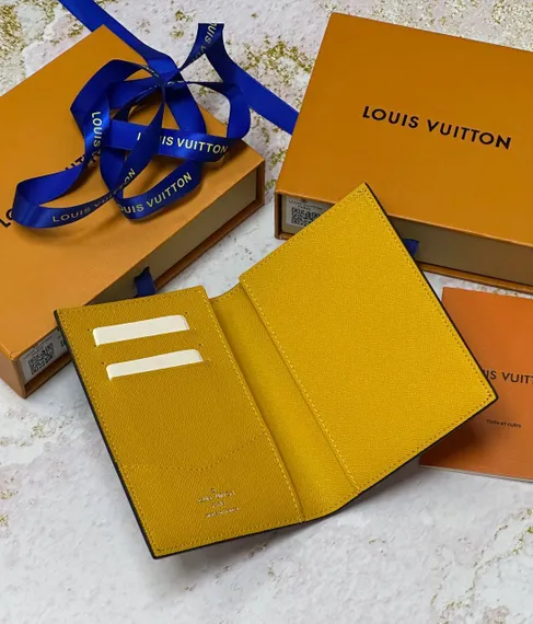 Обложка для паспорта Louis Vuitton Vivienne Holidays