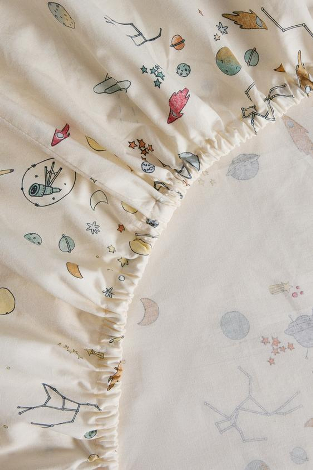 ZARA HOME ДЕТСКАЯ ПРОСТЫНЯ НА РЕЗИНКЕ, ЭКРЮ/ГОЛУБОЙ