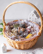 Подарочная корзина с орехами и сухофруктами